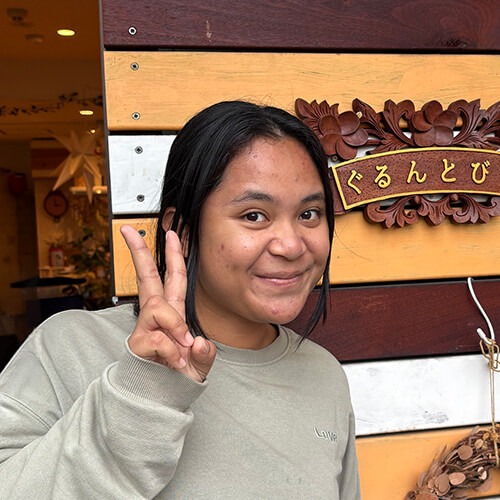アナク アグン オカ サヤン トリスナ デウィさん｜ぐるんとびー 看護小規模多機能型居宅介護
